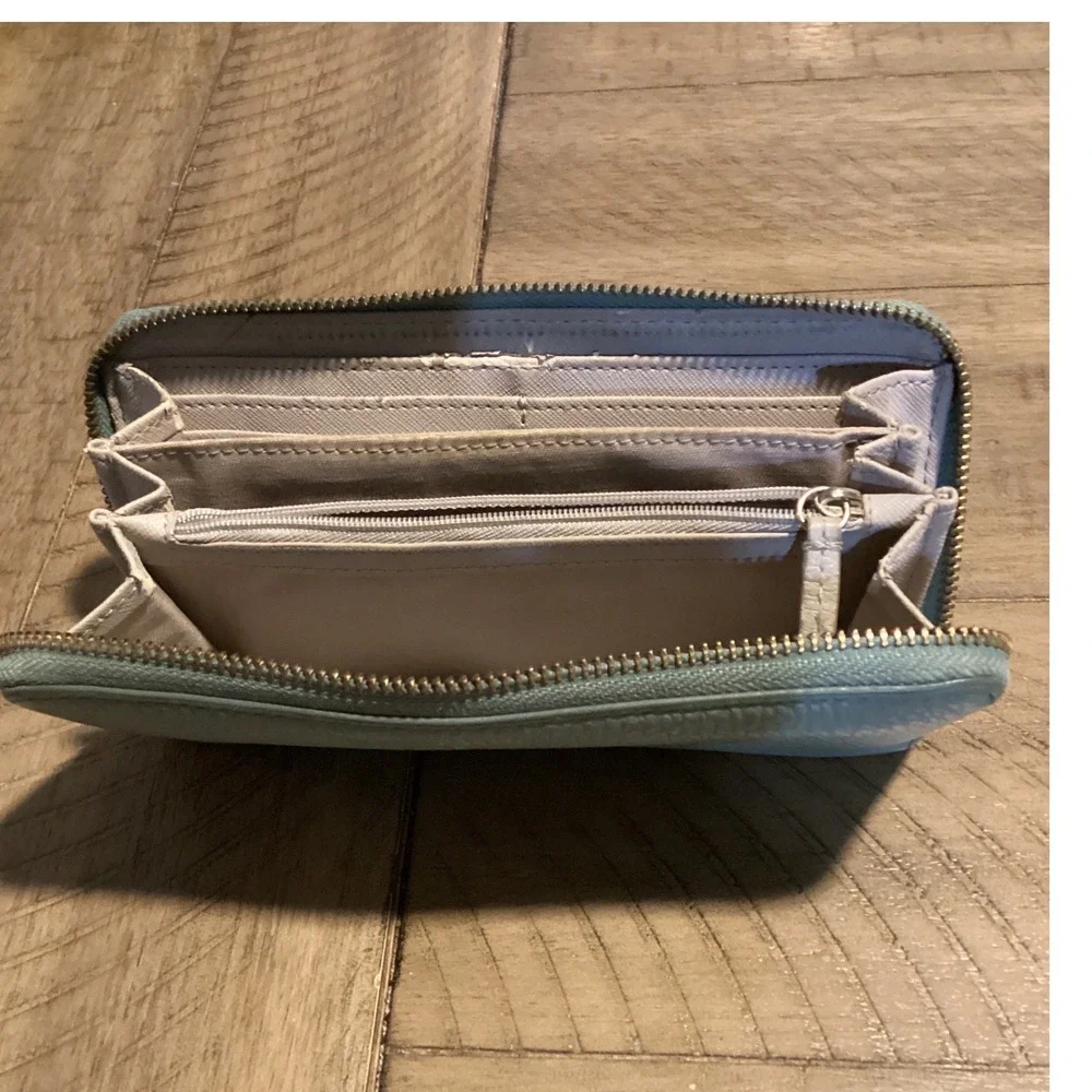 Fossil logan zip